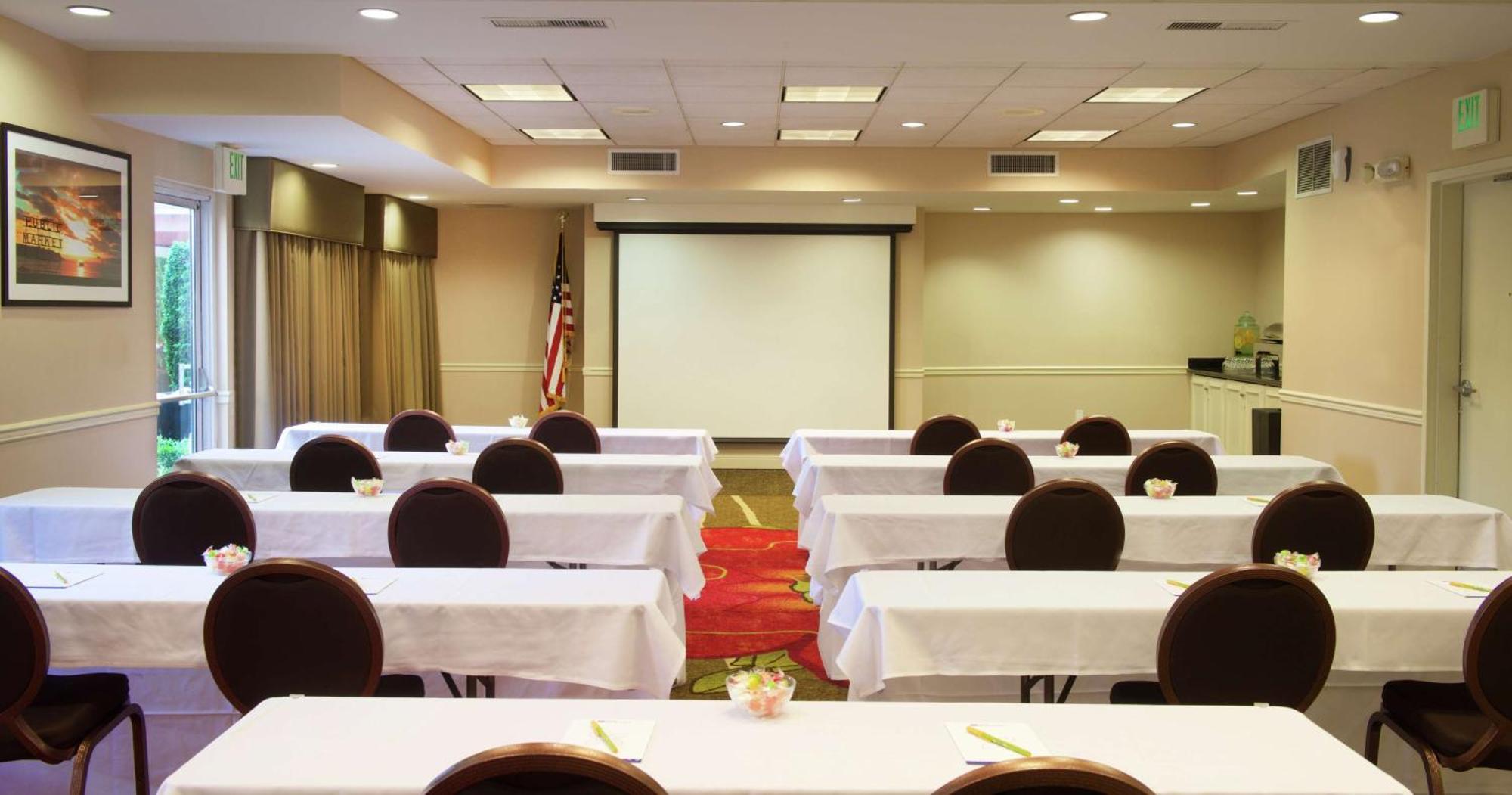 Hilton Garden Inn Seattle/רנטון מראה חיצוני תמונה
