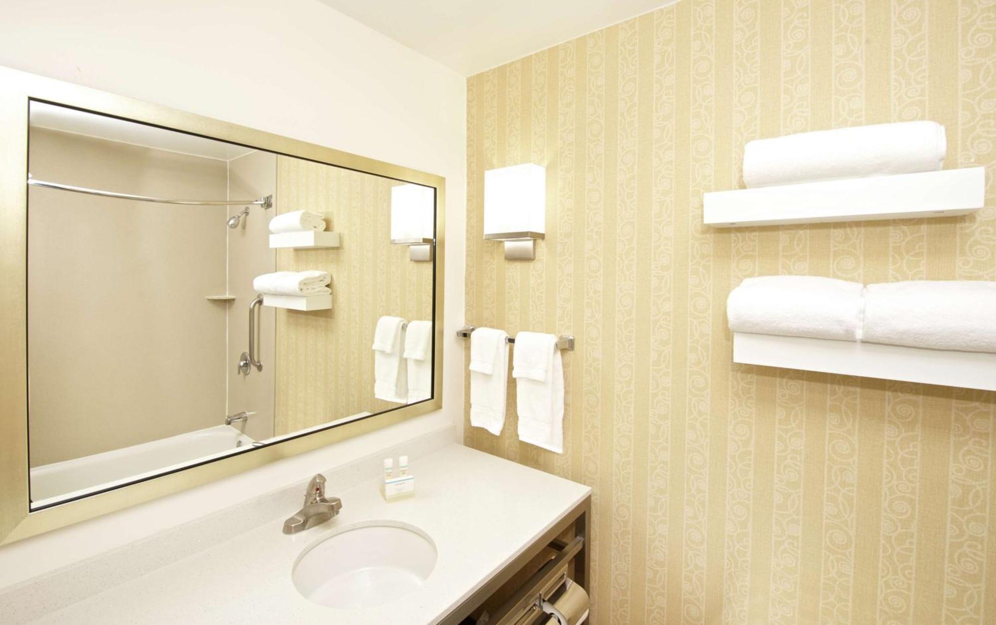 Hilton Garden Inn Seattle/רנטון מראה חיצוני תמונה